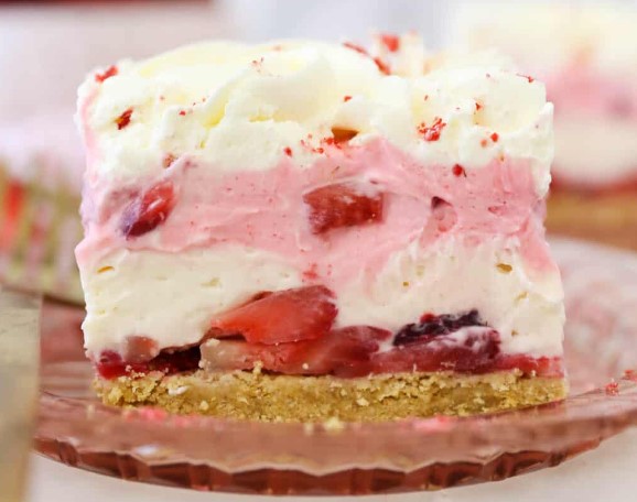 Strawberry Delight: A Vintage, Mysterious No-Bake Summer Dessert ...