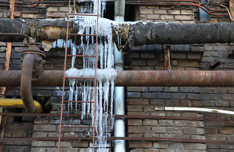 thaw frozen pipes
