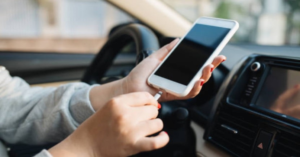 You Should Stop Charging Your Phone in Your Car