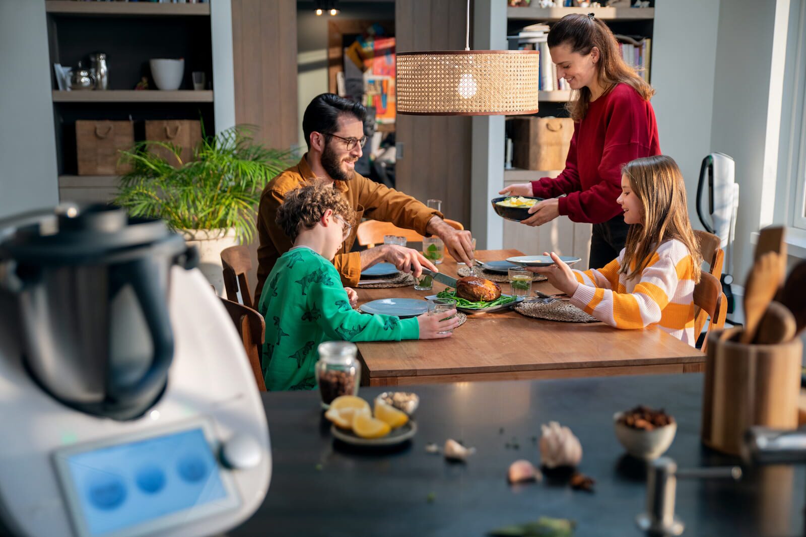 5 Ways a Cooking Robot Makes Life Easier for Busy Families