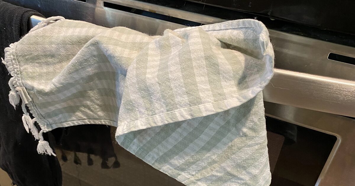 Why You Should Never Put a Tea Towel on the Oven Door