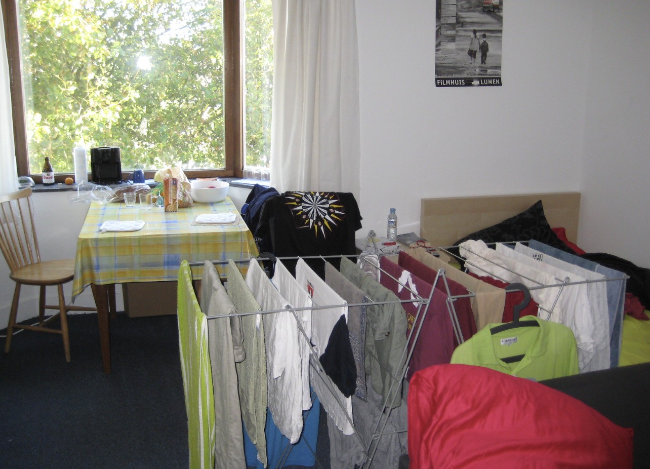 drying wet clothes indoors