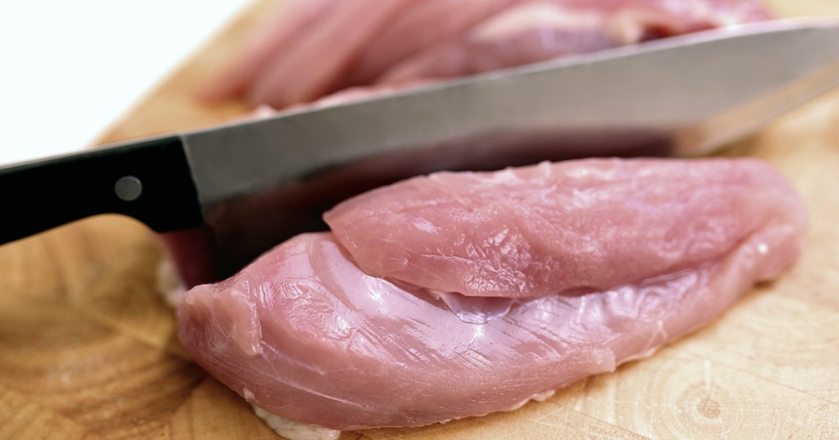 What Are the Differences Between Yellow Chicken and White Chicken?