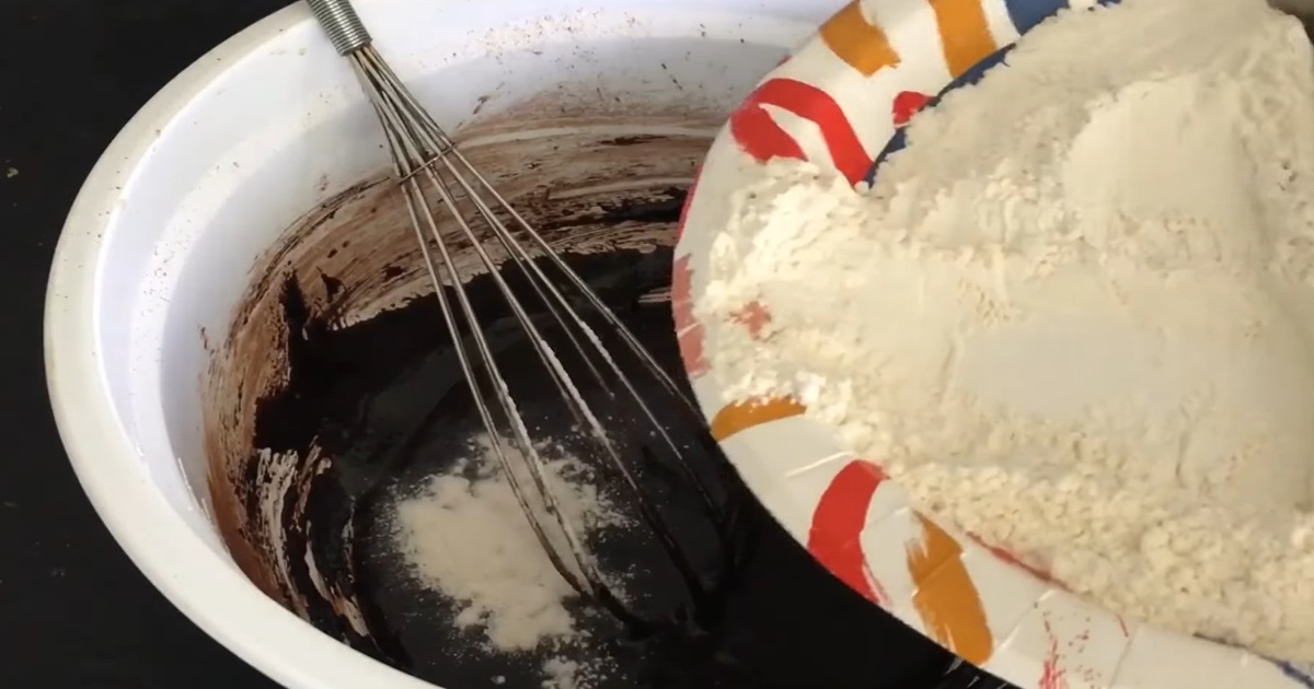 How to Make a Delicious Mounds Bar Cake at Home