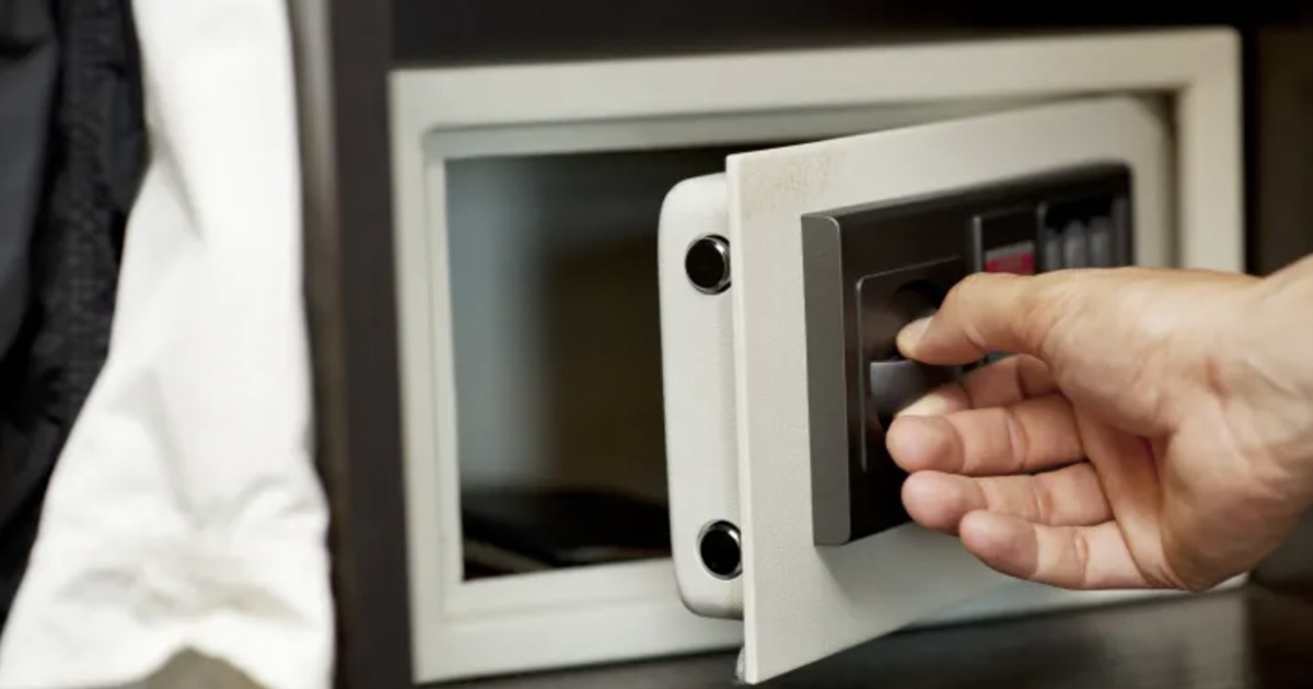 Why You Shouldn’t Keep Your Toothbrush in a Hotel Room Safe