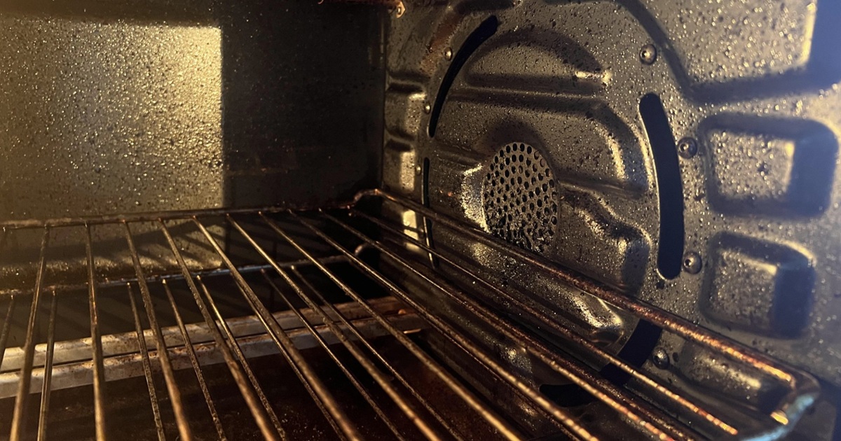 How to Clean Your Oven With Just One Ingredient