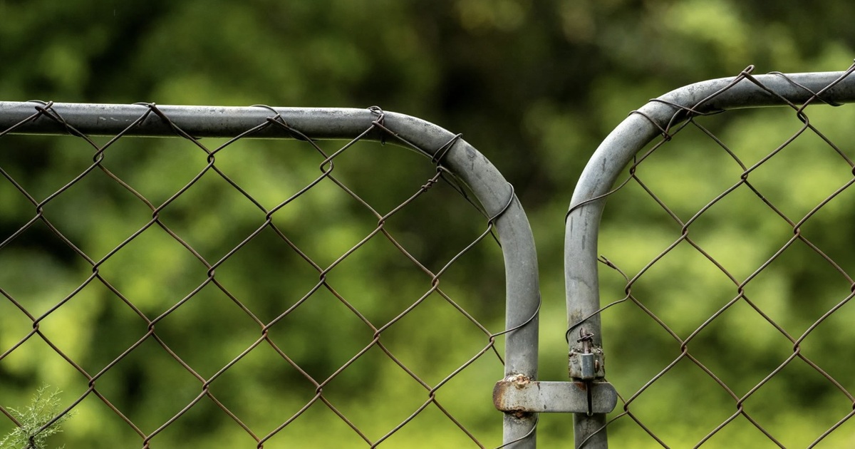 Which Side of the Fence Must Face the Neighbor?