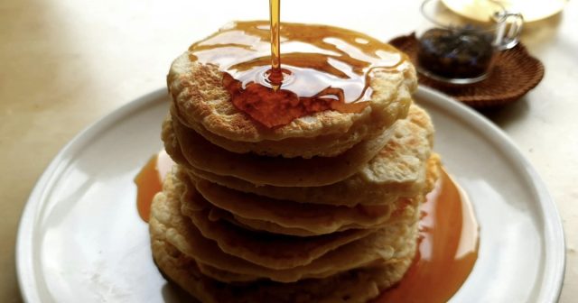 pancakes with maple syrup