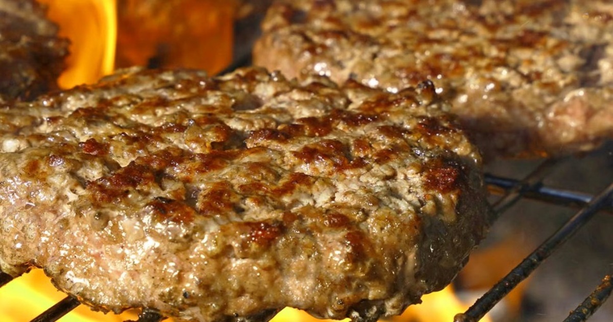 How to Make Perfectly Juicy Burgers on the Grill