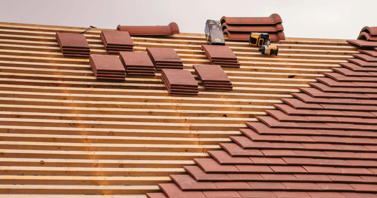 Residential vs. Commercial Roofing Services: What’s the Difference and How to Choose the Right Contractor?