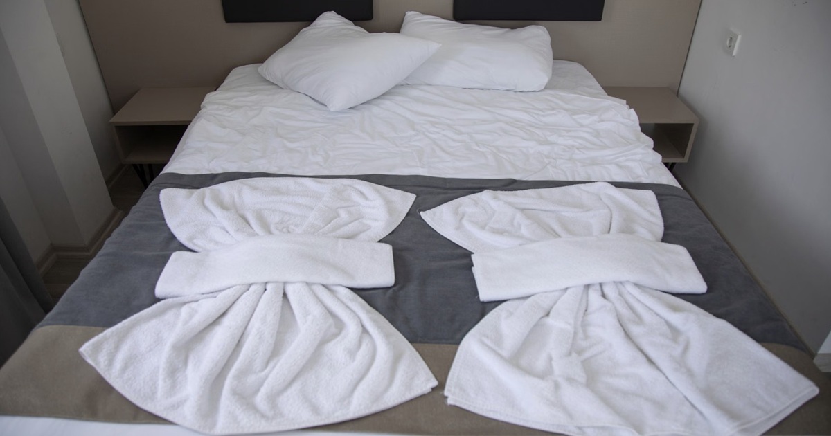 Where Should You Leave Used Hotel Towels: Floor or Bathtub?