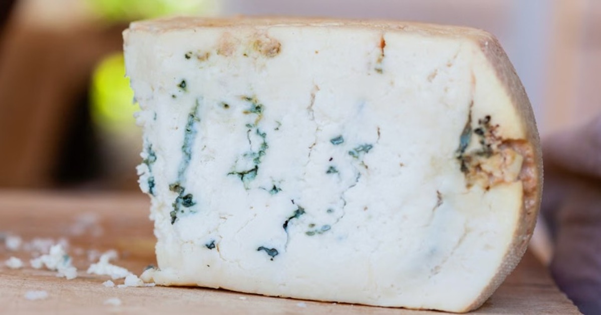slicing cheese